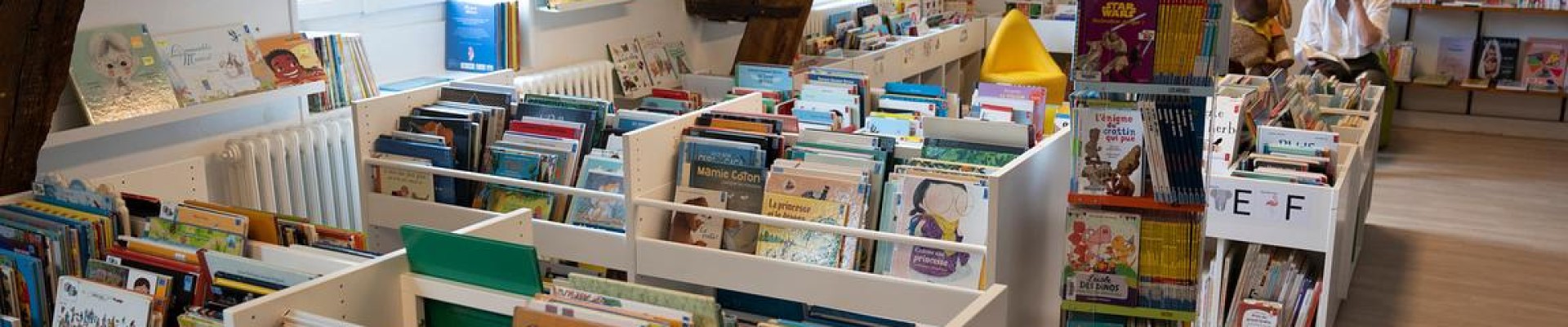 vue intérieure de la médiathèque de Morangis