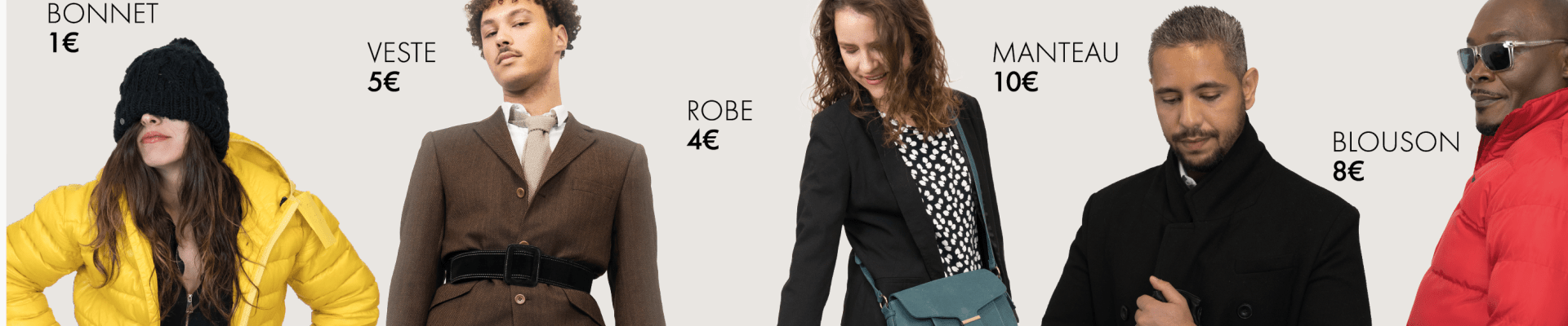 Des personnes posent habillés de seconde main avec des petits prix affichés pour promouvoir les recycleries