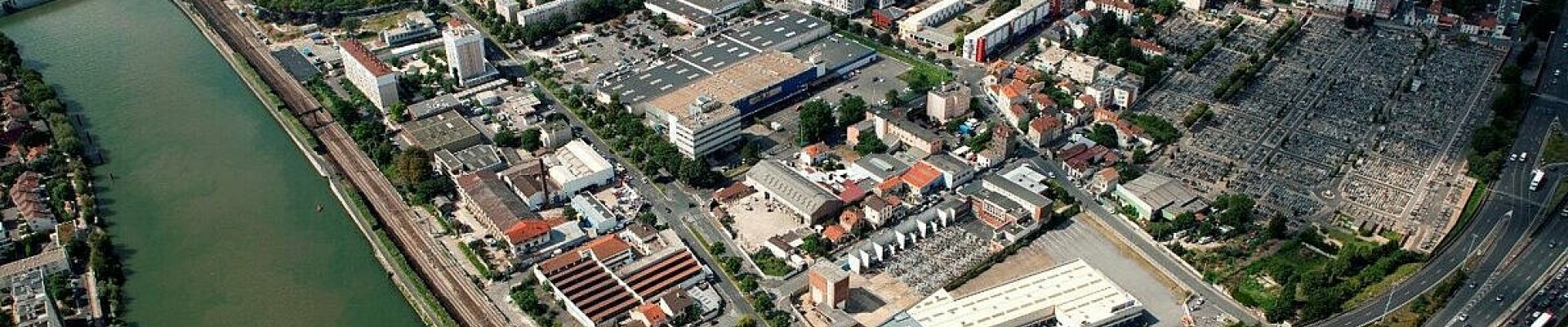 Vue aérienne zone bordée par la Seine