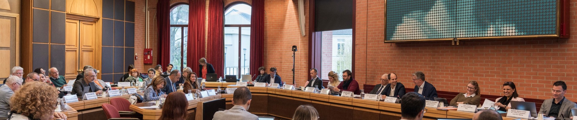 Élus du Grand-Orly Seine Bièvre siégeant à l'hôtel de ville de Vitry-sur-Seine