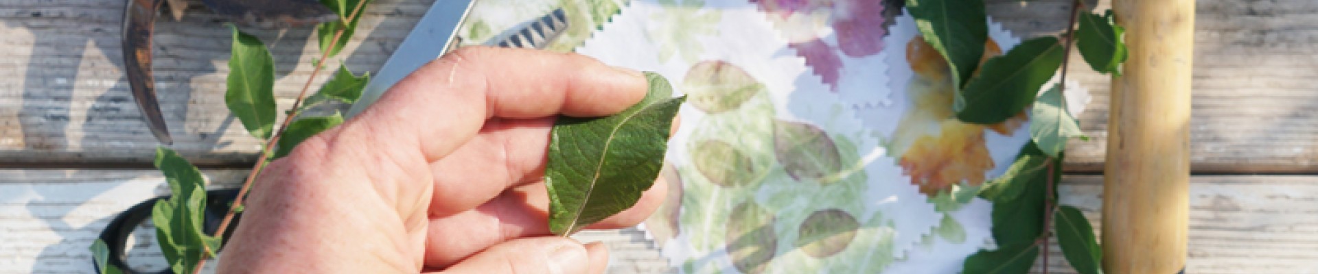 tissu, feuille et marteau