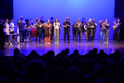 Enlarge image 2 of 3, modal window