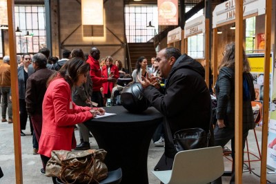 Près de 300 acteurs économiques se sont retrouvés aux Assises du développement économique - discussions dans la halle de la manufacture des oeillets à Ivry-sur-Seine - Agrandir l'image 4 sur 9, fenêtre modale