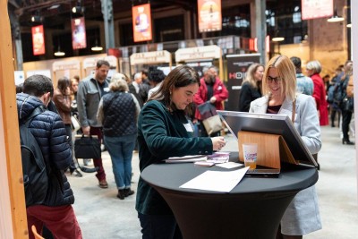 Près de 300 acteurs économiques se sont retrouvés aux Assises du développement économique - discussions dans la halle de la manufacture des oeillets à Ivry-sur-Seine - Agrandir l'image 5 sur 9, fenêtre modale