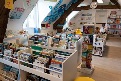 vue intérieure de la médiathèque de Morangis