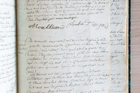 Ancien registre d'état civil, écrit à la main